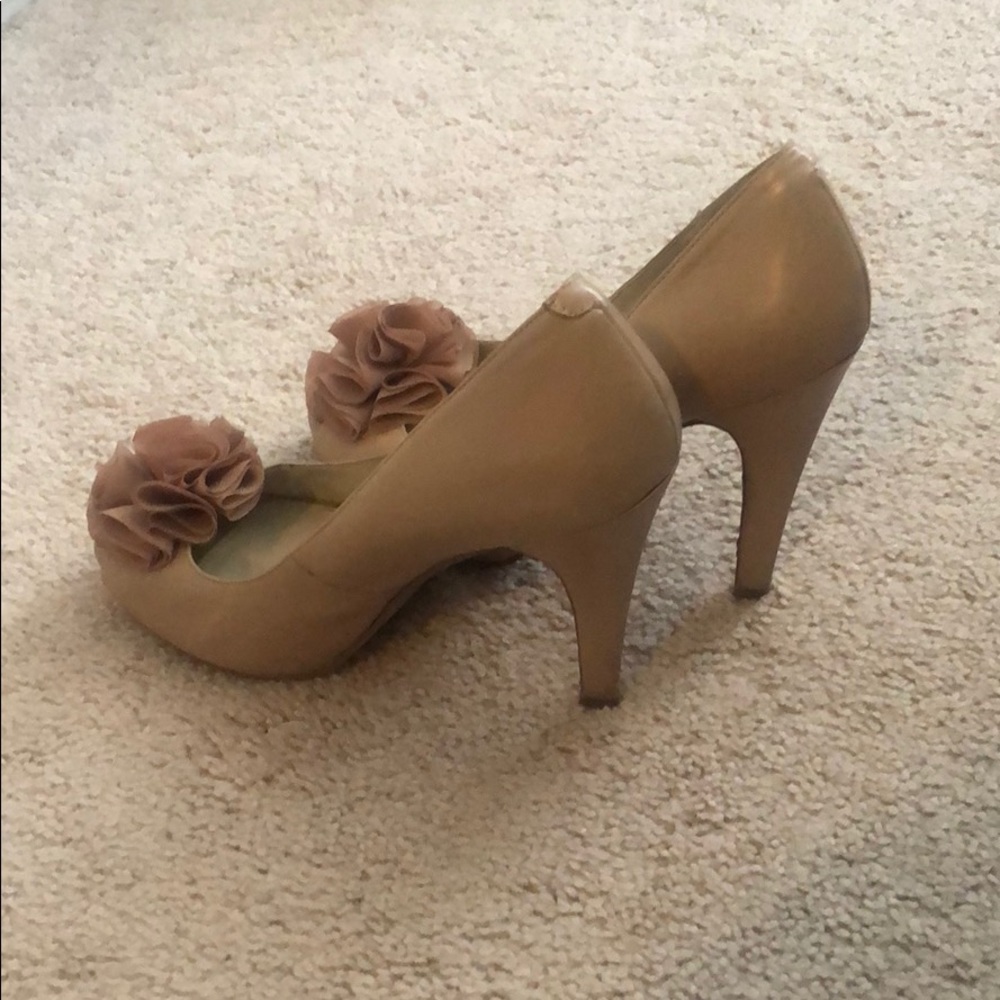 Nine West Nude Heels - Picture 2 of 2